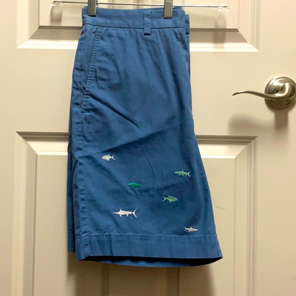 Vineyard Vines Other - Men’s Vineyard Vines embroidered fish shorts